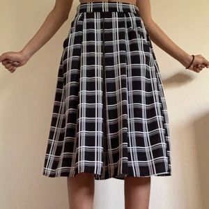 🖤 Black and white geometric skirt 🎬